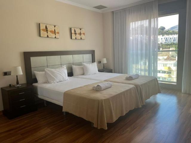 Piso de alto standing de 91 m2 en venta en Cortijo Torrequebrada, Benalmádena, Andalucía