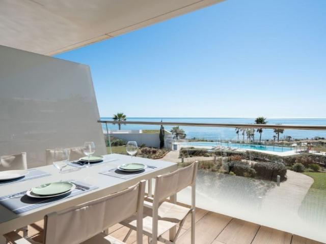 Piso de alto standing de 91 m2 en venta en Atalaya Isdabe, Estepona, Málaga, Andalucía