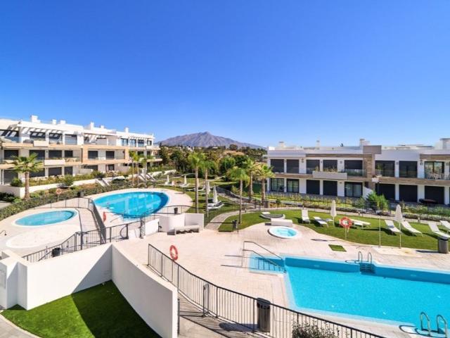 Piso de alto standing de 92 m2 en venta en Benatalaya, Estepona, Málaga, Andalucía