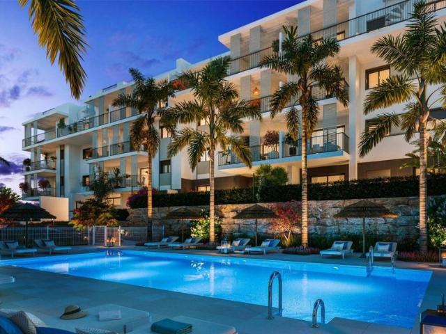 Piso de alto standing de 92 m2 en venta en Estepona, Andalucía