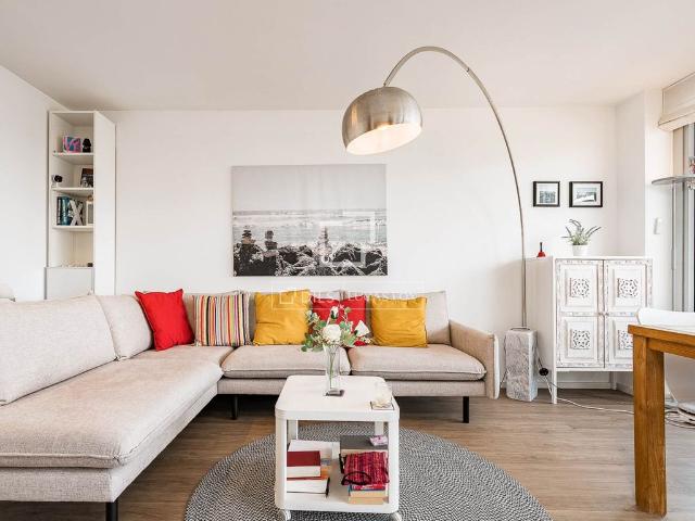 Piso de alto standing de 93 m2 en venta en Barcelona, España