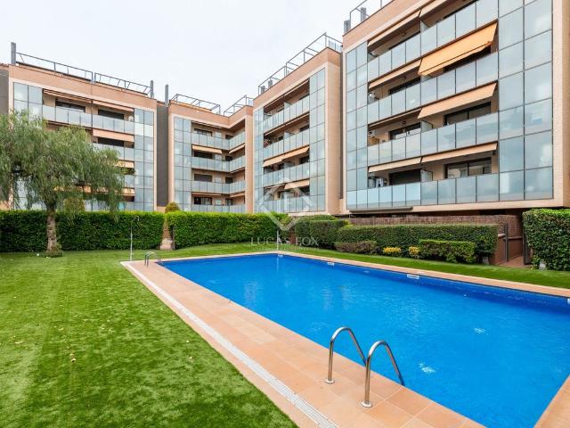 Piso de alto standing de 94 m2 en venta en Castelldefels, España