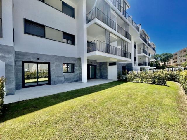 Piso de alto standing de 94 m2 en venta en Puerto de Estepona, Estepona, Málaga, Andalucía