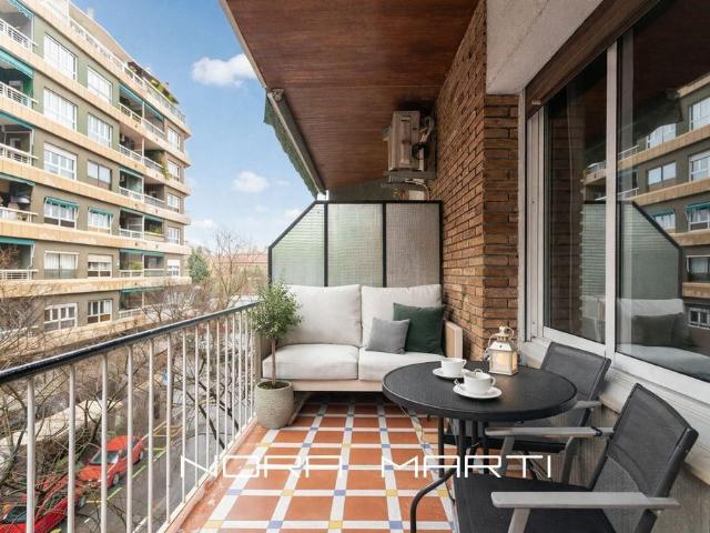 Piso de alto standing de 101 m2 en venta en Barcelona, España