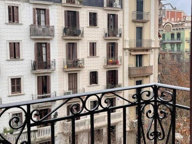 Piso de alto standing de 95 m2 en venta en Barcelona, Cataluña