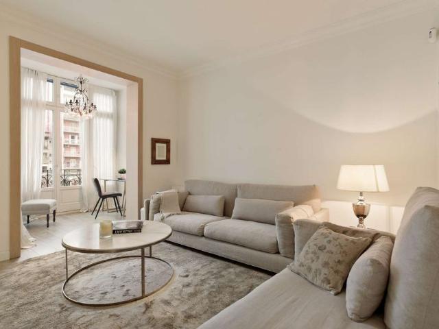 Piso de alto standing de 98 m2 en alquiler en Barcelona, Cataluña