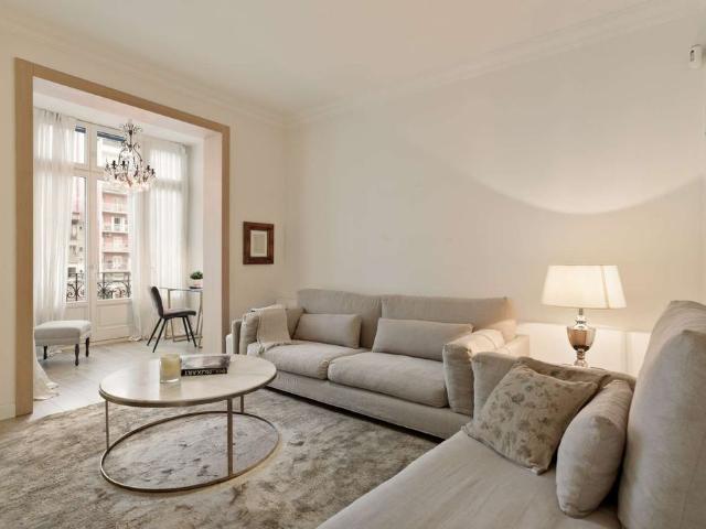 Piso de alto standing de 98 m2 en alquiler en Barcelona, Cataluña