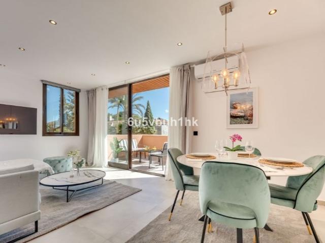 Piso de alto standing en venta en Atalaya Isdabe, Estepona, Andalucía