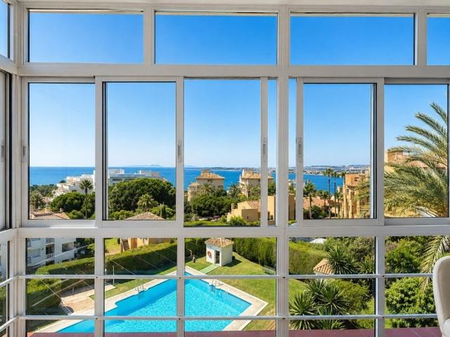 Piso de alto standing en venta en Atalaya Isdabe, Estepona, Andalucía