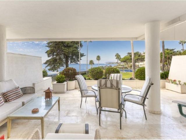 Piso de alto standing en venta en Atalaya Isdabe, Estepona, Málaga, Andalucía