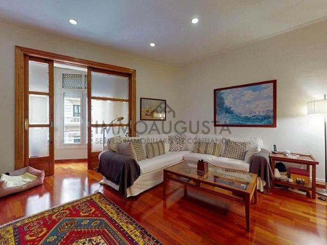 Piso de alto standing en venta en Barcelona, España