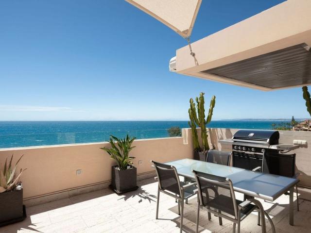 Piso de alto standing en venta en Estepona, España