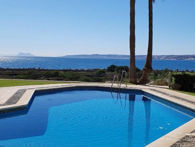 Piso de alto standing en venta en Estepona, España