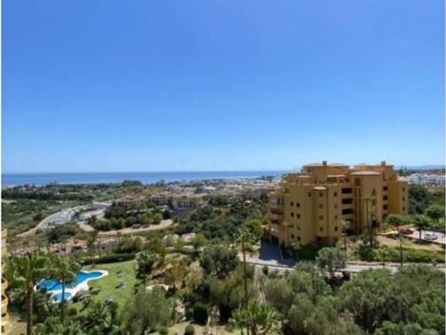 Piso de alto standing en venta en La Concha Resina Golf, Estepona, Málaga, Andalucía