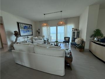 Piso de alto standing en venta en María Chiquita, Provincia de Colón 131058 LuxuryEstate. Com