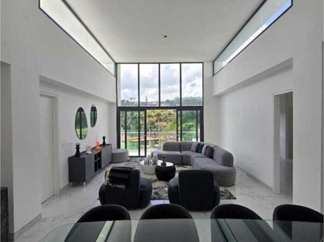 Piso de alto standing en venta en Nueva Caracas, Venezuela