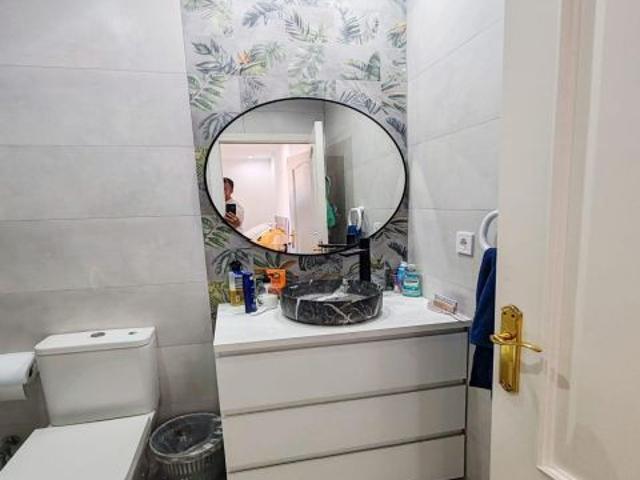 Piso de dos dormitorios y dos baños en pleno centro, totalmente reformado,vistas a la parte peatona