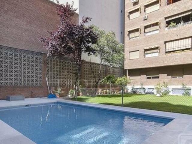 Piso de dos dormitorios con piscina en el Barrio de Salamanca Garaje opcional Amueblado