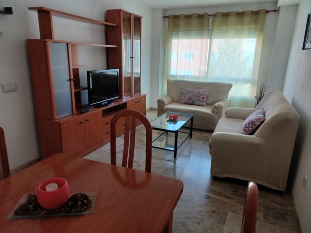 PISO DE DOS DORMITORIOS CON PLAZA DE GARAJE Y PISCINA
