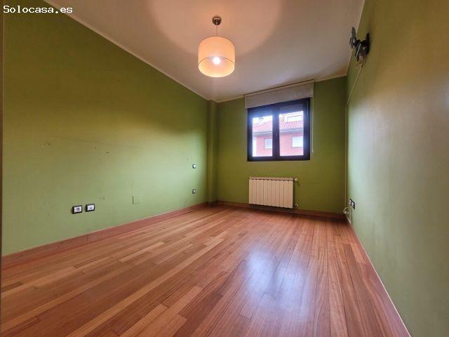 PISO DE DOS HABITACIONES CON GARAJE Y TRASTERO VACIO DE MUEBLES EN RENEDO