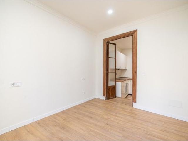 Piso de dos habitaciones y balcón en la plaza de Porreres