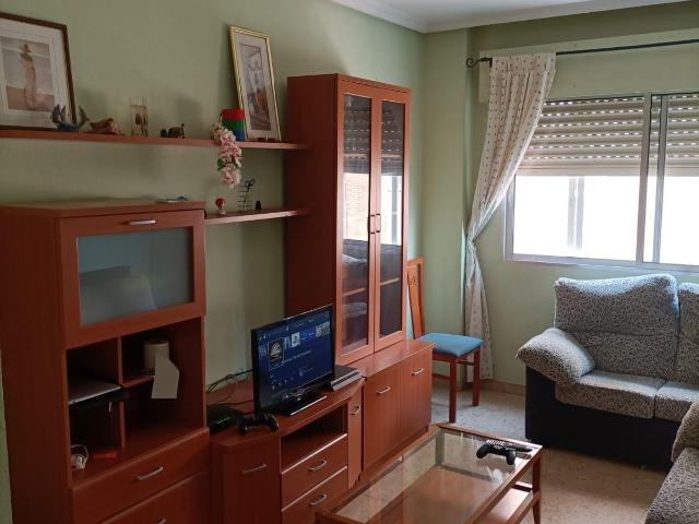Piso de estudiantes. Solo disponible para dos chicas de primer curso