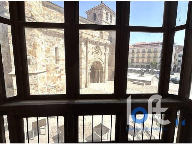 Piso de grandes dimensiones en plena Plaza Mayor