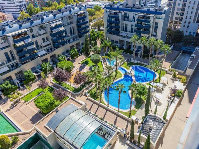 Piso de lujo con terraza en Valencia y piscina
