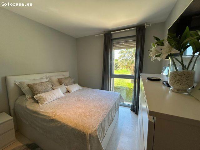 Piso de lujo con terraza y piscina cerca de Sotogrande