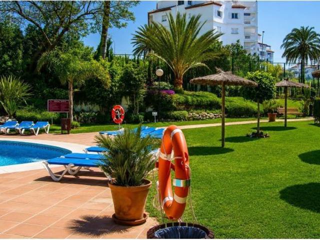 Piso de Lujo con Vistas al Mar Mediterráneo en Puerto Banús