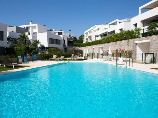 Piso de lujo de 100 m2 en venta en El Velerin, Estepona, Andalucía