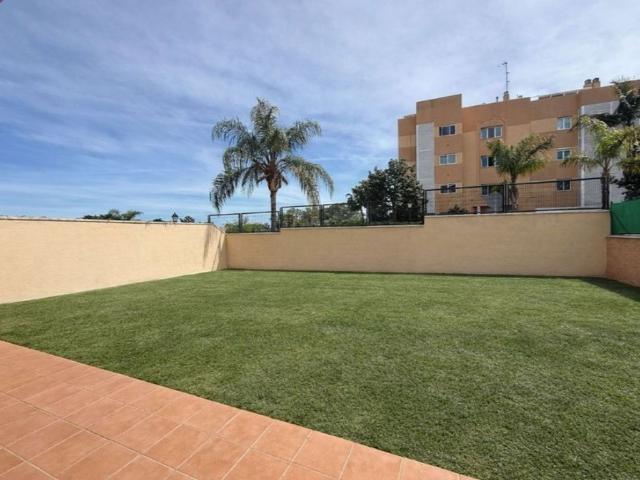 Piso de lujo de 101 m2 en venta en La Concha Resina Golf, Estepona, Andalucía