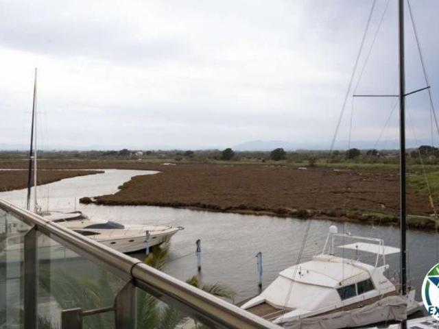 Piso de lujo de 101 m2 en venta en Rosas, Cataluña