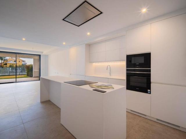 Piso de lujo de 117 m2 en venta en Estepona, Andalucía
