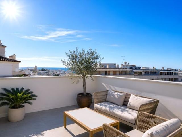 Piso de lujo de 112 m2 en venta en Atalaya Isdabe, Estepona, Málaga, Andalucía