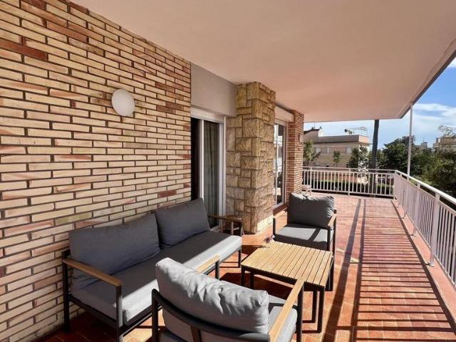 Piso de lujo de 113 m2 en venta en Castelldefels, Cataluña