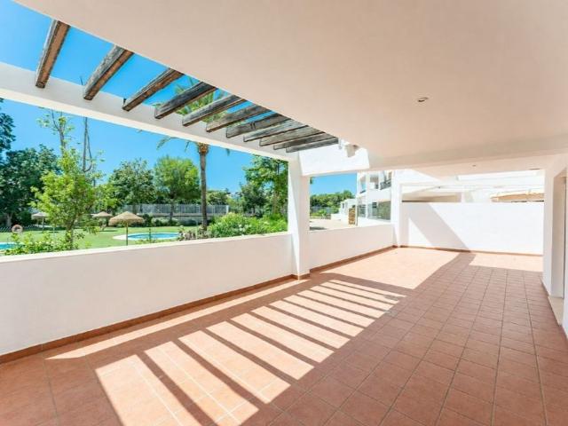 Piso de lujo de 127 m2 en venta en Hacienda Torrequebrada, Benalmádena, Málaga, Andalucía