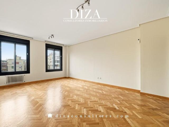 Piso de alto standing de 128 m2 en alquiler en Madrid, España