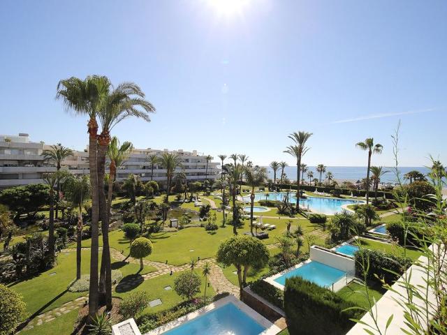 Piso de lujo de 120 m2 en alquiler en Puerto Banús, Andalucía
