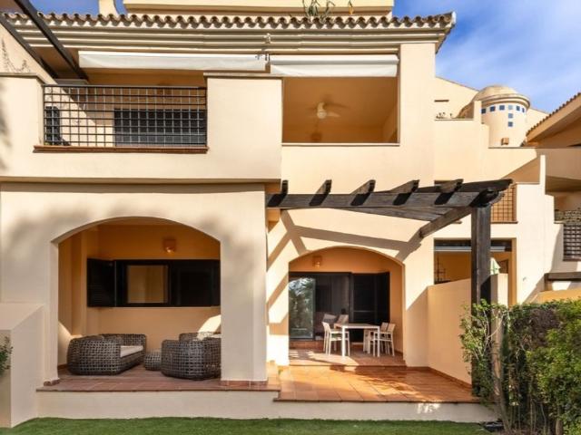 Piso de lujo de 120 m2 en venta en Puerto Banus, Marbella, Málaga, Andalucía