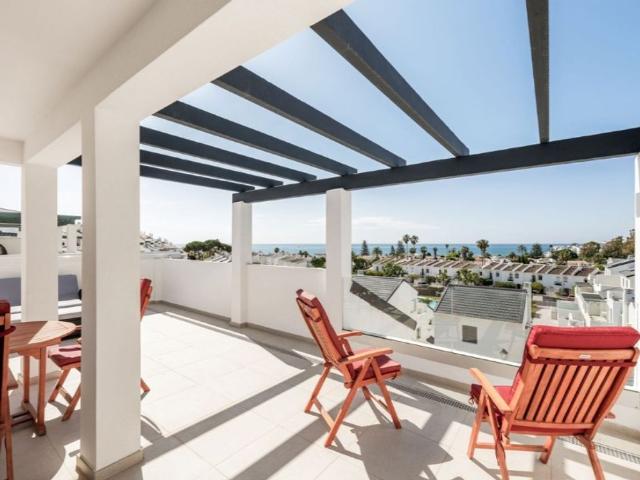 Piso de lujo de 135 m2 en venta en Bahia Dorada, Estepona, Andalucía