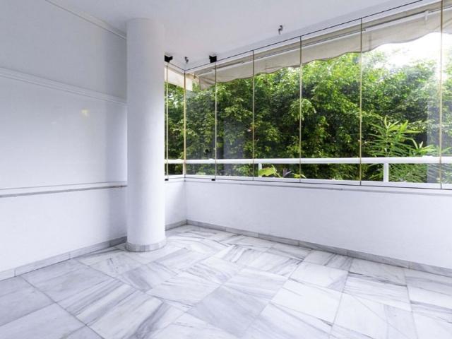 Piso de lujo de 139 m2 en venta en Playa Bajadilla Puertos, Marbella, Málaga, Andalucía
