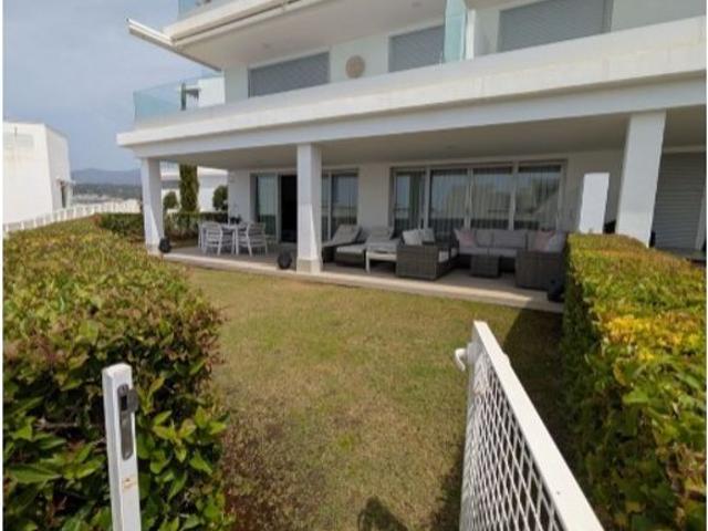 Piso de lujo de 157 m2 en venta en Cancelada, Estepona, Málaga, Andalucía