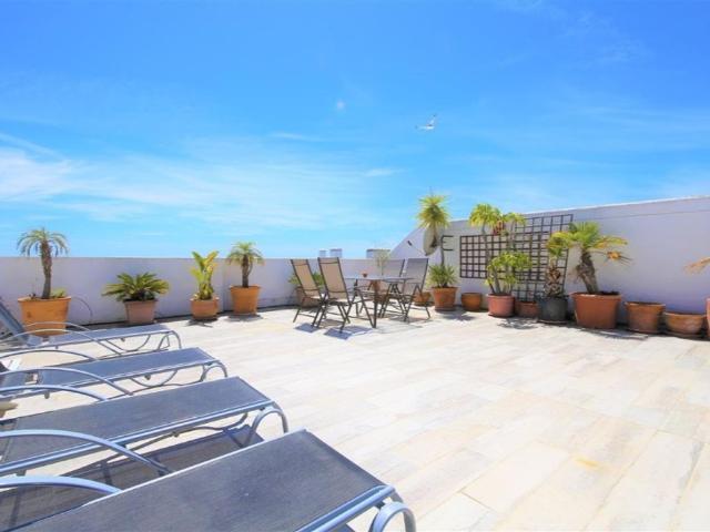 Piso de lujo de 179 m2 en venta en Atalaya Isdabe, Estepona, Málaga, Andalucía