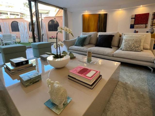 Piso de lujo de 395 m2 en alquiler en Puerto Banús, Andalucía