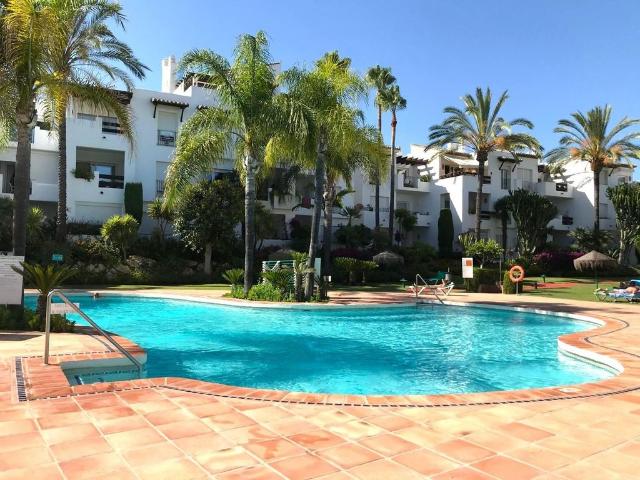 Piso de lujo de 90 m2 en venta en Estepona, Andalucía