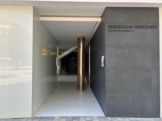 PISO DE LUJO EN AGUILAS SEGUNDA LINEA DE MAR