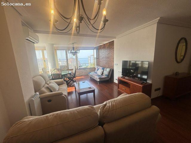 Piso de Lujo en Benidorm con vistas al mar y la playa de poniente! con plaza de parking y piscina