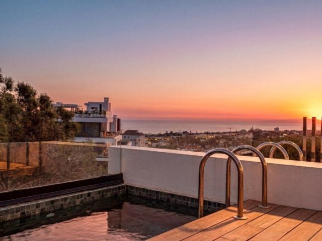 Piso de lujo en venta en Cabopino Artola, Marbella, Málaga, Andalucía