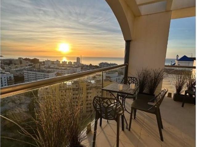 Piso de lujo en venta en Atalaya Isdabe, Estepona, Andalucía